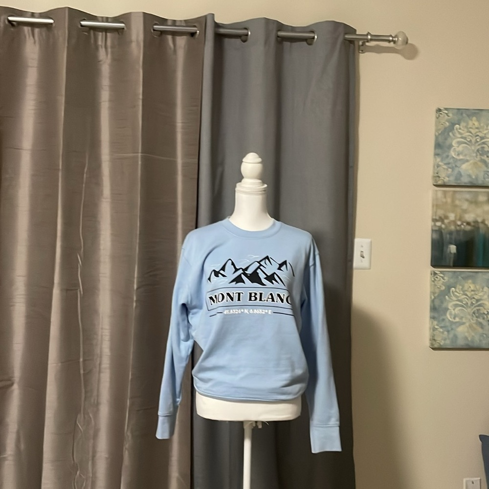 This is a Boohoo sky blue Mont Blanc graphic print sweatshirt. Size M - Picture 3 of 6